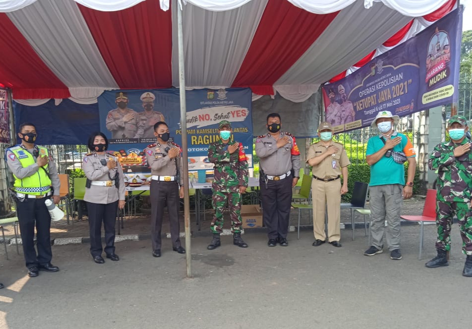 Antisipasi Kerumunan Pengunjung, Taman Margasatwa Ragunan Di Jaga TNI-Polri