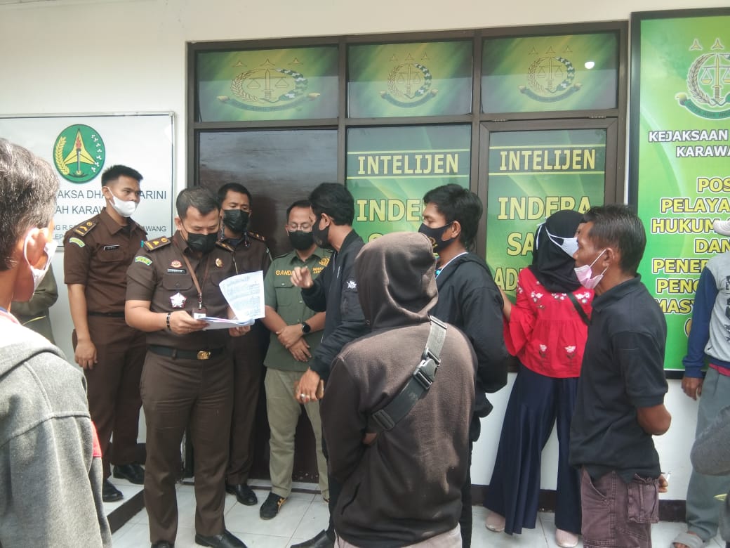 Warga Desa Talagajaya Penuhi Panggilan Kejaksaan Terkait Laporan Dugan Pungli Program PTSL