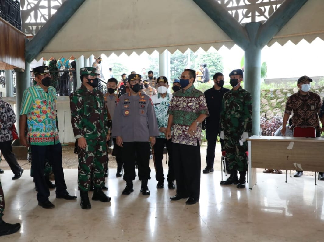 Panglima TNI Cek Serbuan Vaksinasi di Kawasan Kampung Budaya Betawi