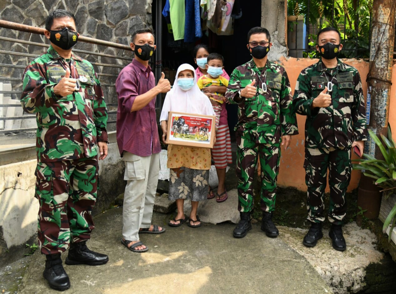 Peringati Hari Bakti TNI AU ke-74, Ratusan Paket Sembako di Salurkan Kepada Masyarakat