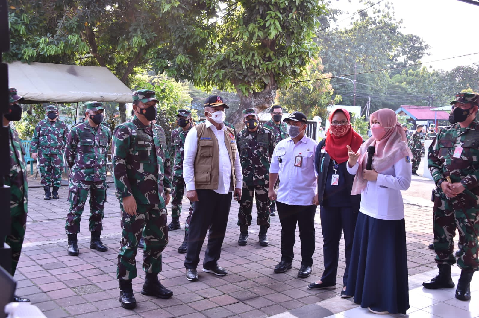 Panglima TNI Cek Aplikasi Silacak Dan Inarisk di Puskesmas Halim Perdanakusuma Jaktim