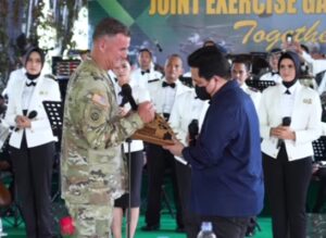 Menteri BUMN RI Menyambut Kedatangan Commanding General USARPAC