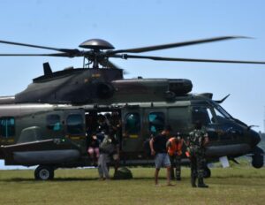 Aparat TNI Berhasil Evakuasi Nakes Korban Kekejaman KST Papua Dari Distrik Kiwirok