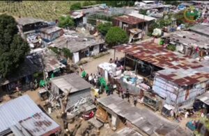 Ketum Persit KCK Berikan Bantuan Kepada Warga Kurang Mampu di Sekitar TPU Pondok Kelapa