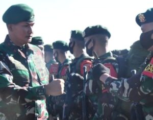 Pangdivif 3 Kostrad Lepas Keberangkatan Satgas Pamtas Mobile Yonif Para Raider 431/SSP