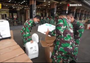 TNI AD Menerima Bantuan Tabung Oksigen dan Hibah Ambulance Mini ICU dari Dua BUMN