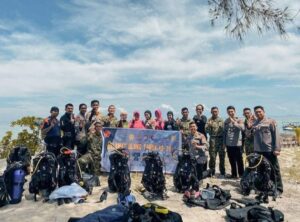Sinergitas TNI-Polri Jelang HUT ke-76, Denpandutaikam Brigif PR 3/TBS dan Satbrimob Gelar Selam Bersama