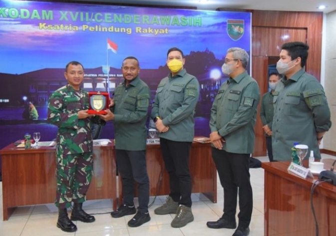 Kunker Wakil Ketua Komisi I DPR RI Yan Permenas Mandenas ke Kodam XVII/Cendrawasih